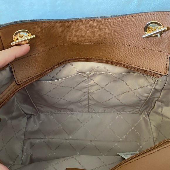 NWT Michael Kors Shoulder Tote & Phone Wallet Set - Picture 11 of 17